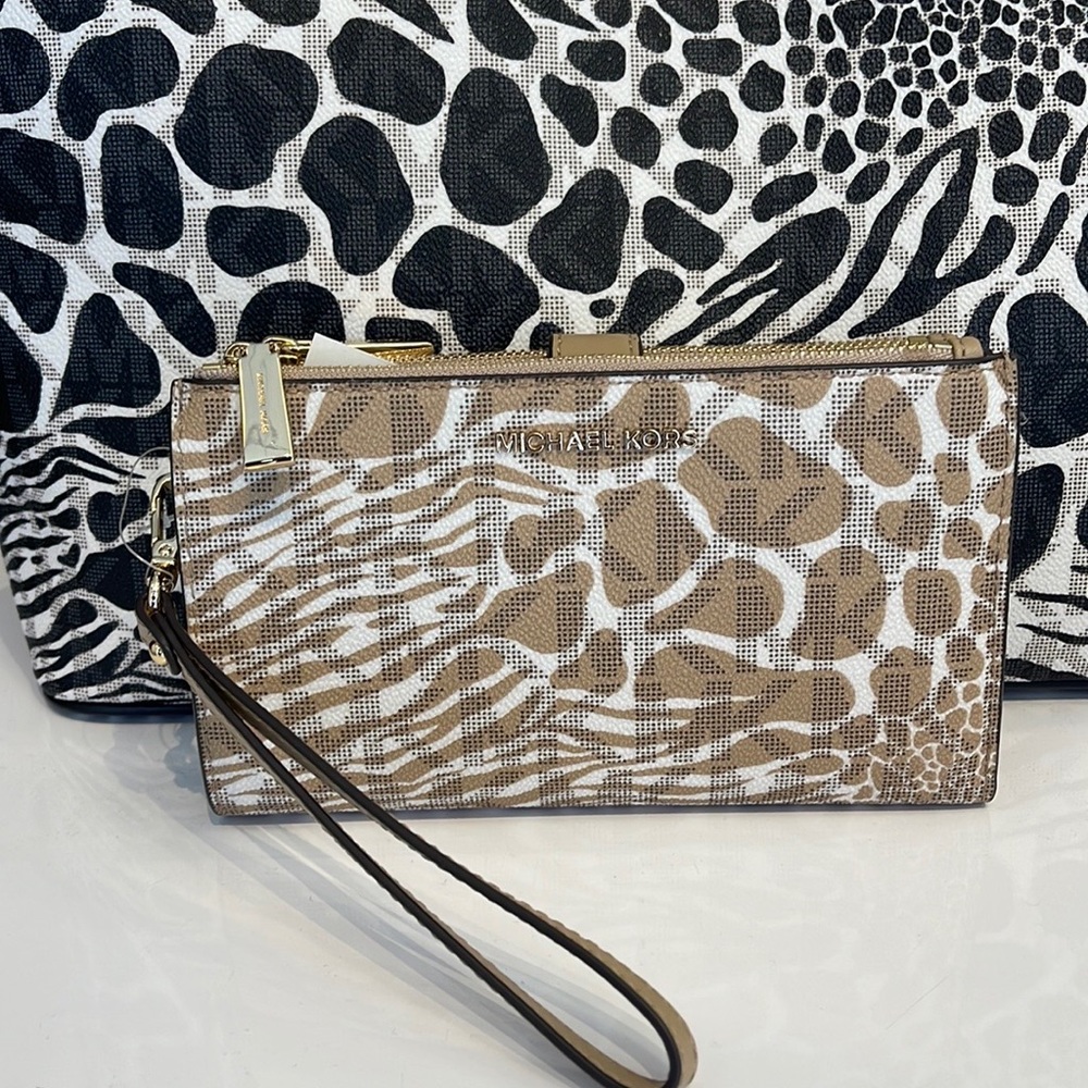 MICHAEL KORS LARGE DOUBLE ZIP WRISTLET WALLET PHONE CASE CLUTCH
Camel Multi - Picture 1 of 16